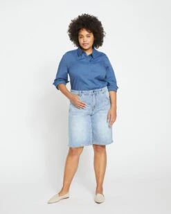 Relaxed Fit Bae Denim Shorts - New Wave Blue Comfort Jean Shorts -UNIVERSAL STANDARD Bae Denim Shorts Aged Wash Wash235 1 USPA0325S 537 001 006