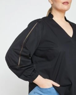 Saint-Honore Poplin Blouse - Elegant Black Stretch Cotton Top