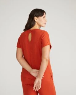 TravelKnit Relaxed Fit Tee in Warm Russet - Lightweight & Wrinkle-Resistant -UNIVERSAL STANDARD Deluxe Rib Relaxed Tee Rooibos Tea USTO1522 875 003 004