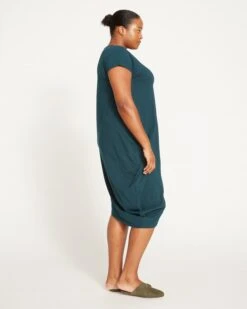 V-Neck Cotton Everyday Dress - Iconic Geneva Deep Sea 10 V-Neck Cotton Everyday Dress - Iconic Geneva Deep Sea -UNIVERSAL STANDARD Geneva V Neck Dress Deep Sea USDR0374 259 003 030