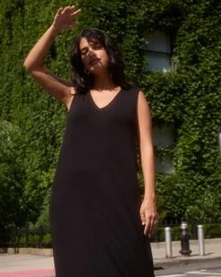 Claremont Liquid Jersey Sheath Dress - Black 10 Claremont Liquid Jersey Sheath Dress - Black -UNIVERSAL STANDARD Liquid Jersey Simple Sleeveless Sheath Dress Black USDR1710 001 004