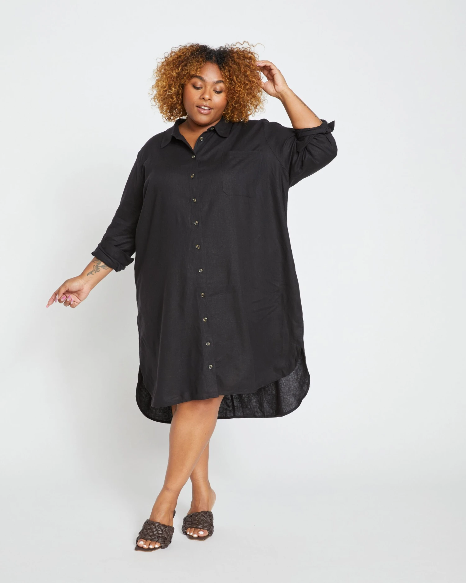 Seaside Stretch Linen High-Low Shirtdress in Black 3 Seaside Stretch Linen High-Low Shirtdress in Black