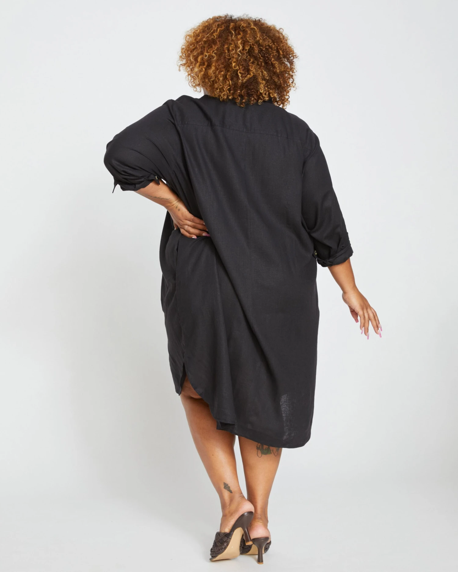 Seaside Stretch Linen High-Low Shirtdress in Black 7 Seaside Stretch Linen High-Low Shirtdress in Black - Image 5