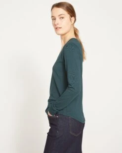 Premium Long Sleeve V-Neck Peruvian Cotton Tee - Deep Sea 8 Premium Long Sleeve V-Neck Peruvian Cotton Tee - Deep Sea -UNIVERSAL STANDARD Long Sleeve V Rex Deep Sea US10013LV 030 003 020