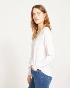 Women's Ultra Soft White V-Neck Long Sleeve Tee with Curved Hem 8 Women's Ultra Soft White V-Neck Long Sleeve Tee with Curved Hem -UNIVERSAL STANDARD Long Sleeve V Rex White US10013LV 025 003 012