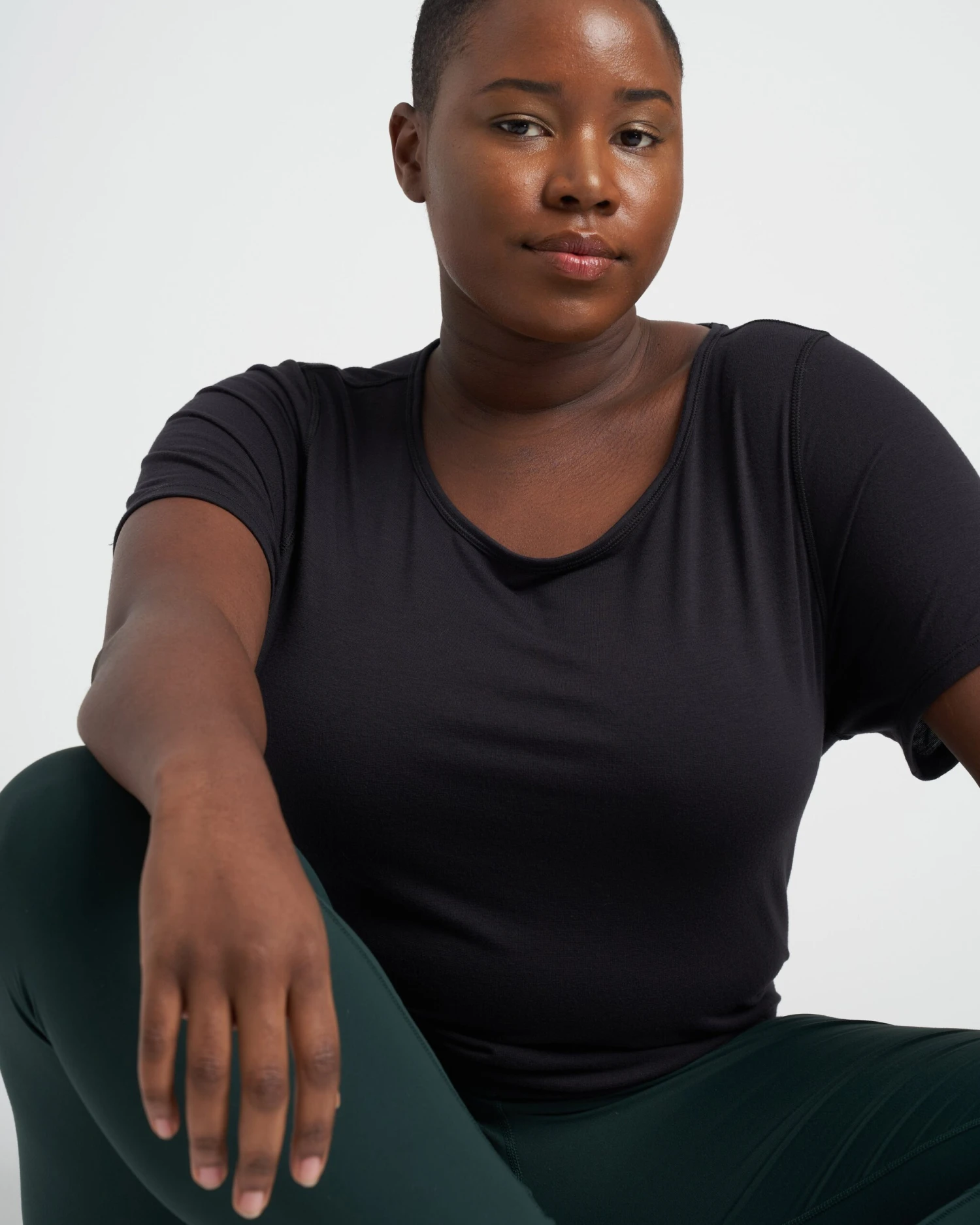 Universal Standard Mia Movement Tee - Black 4 Universal Standard Mia Movement Tee - Black - Image 2