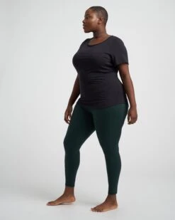 Universal Standard Mia Movement Tee - Black 12 Universal Standard Mia Movement Tee - Black -UNIVERSAL STANDARD MiaEasyTee Black USAT0470 001 003 1118