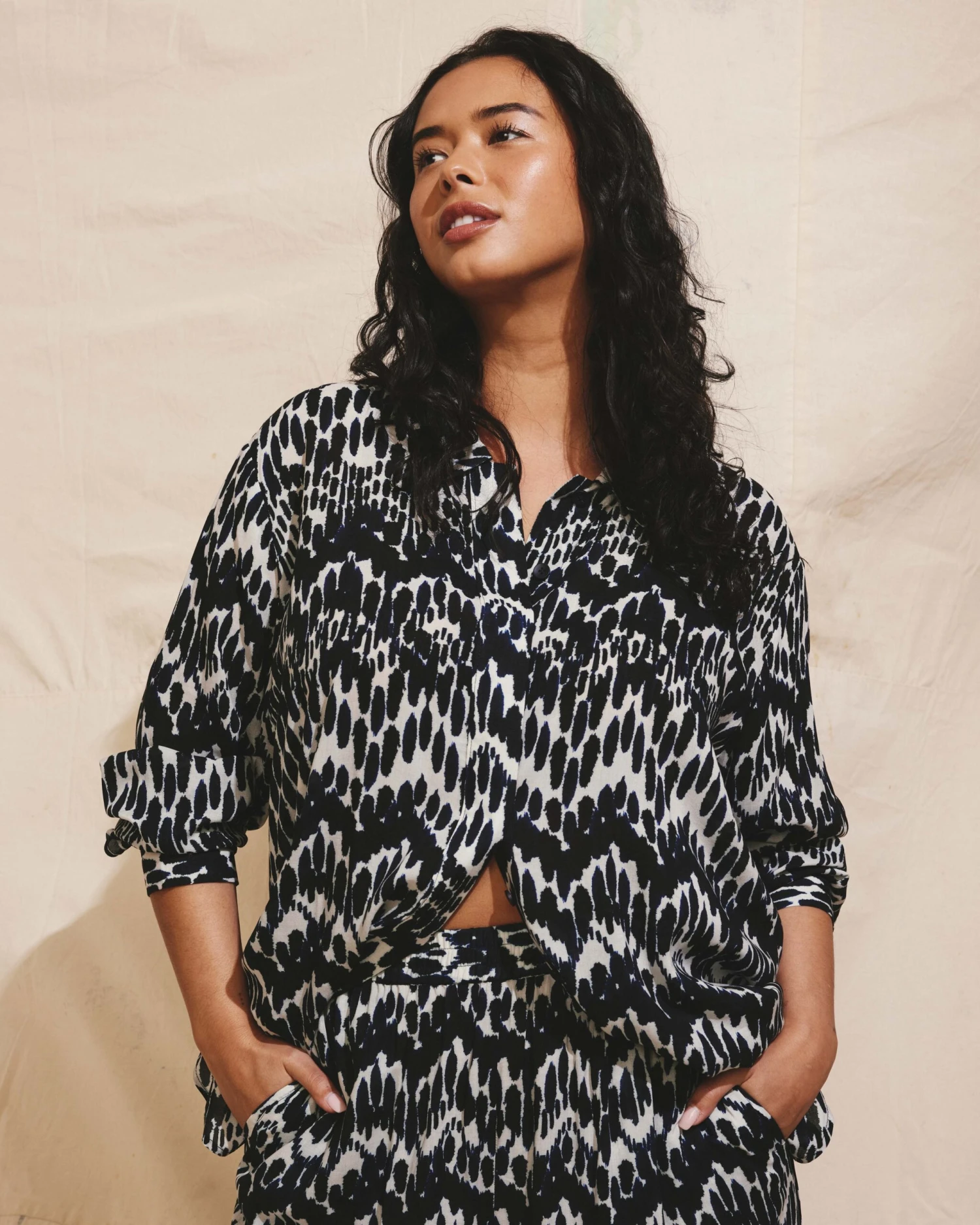 Toni Indigo Waterfall Print Hi-Low Tunic - Flowy Button-Down Top 4 Toni Indigo Waterfall Print Hi-Low Tunic - Flowy Button-Down Top - Image 2