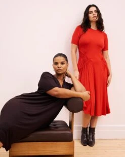 Devi Liquid Jersey Dress in Lipstick