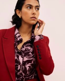 Elbe Classic Fit Popover Liquid Jersey Shirt - Rose Print In Black Cherry