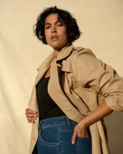 Derjon Trench Coat 2.0 - Tailored Khaki Outerwear -UNIVERSAL STANDARD UNISTAN LAX L17 025