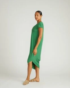 Geneva V-Neck Peruvian Cotton Everyday Dress - Clover -UNIVERSAL STANDARD USDR0374 087Iconic Geneva V Neck DressGreen 002 001