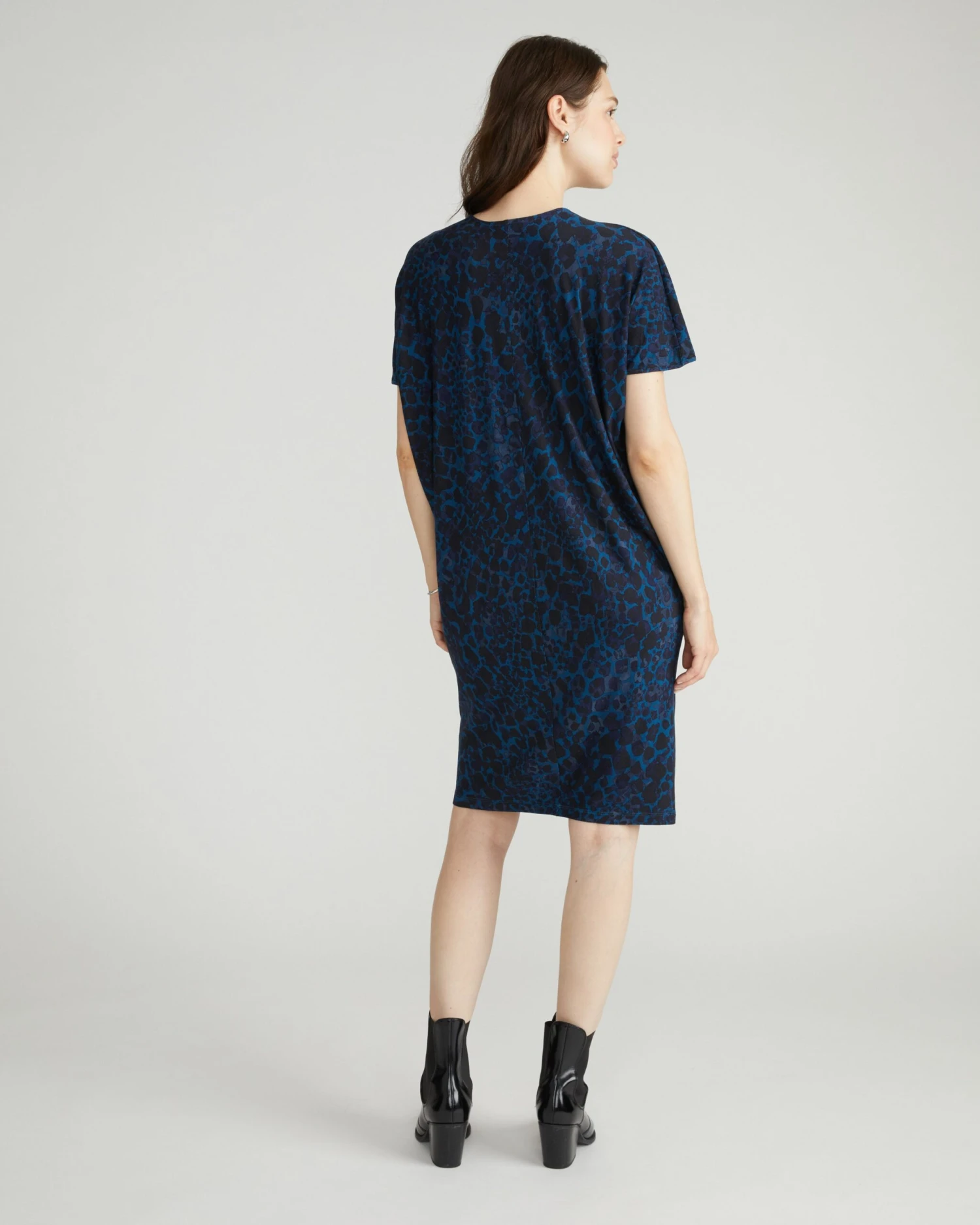 V-Neck Liquid Jersey Dress - Elegant Deep Teal Animal Print - Image 3