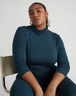 Sustainable Fine Ribbed Foundation Turtleneck - Deep Sea 10 Sustainable Fine Ribbed Foundation Turtleneck - Deep Sea -UNIVERSAL STANDARD USFD0088 259 Foundation Mola Pant Deep Sea 001 0470