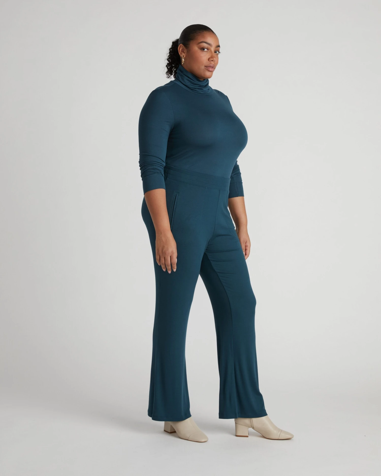 Foundation Mola High-Waisted Ribbed Lounge Pant - Deep Sea 5 Foundation Mola High-Waisted Ribbed Lounge Pant - Deep Sea - Image 3