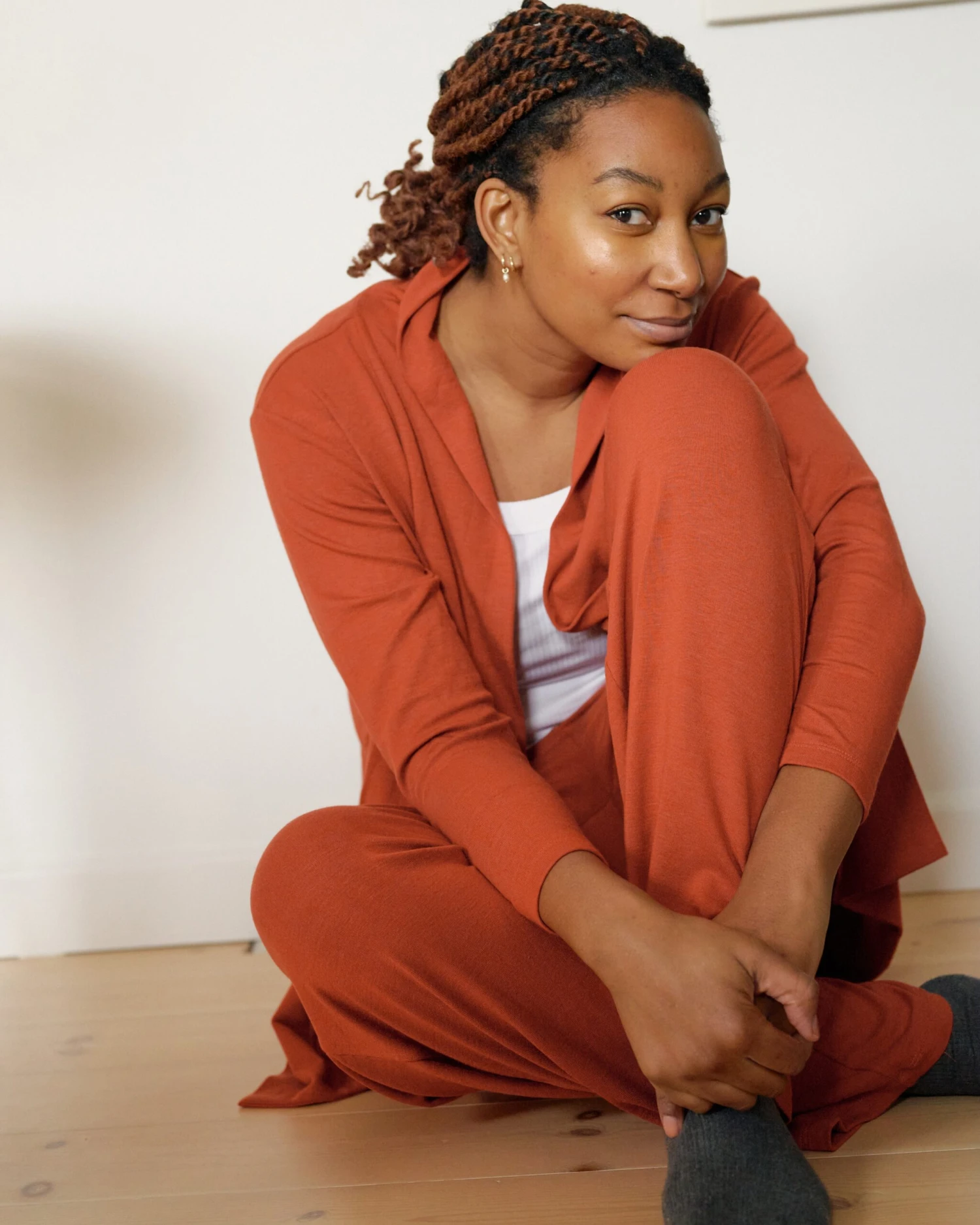 TravelKnit Relaxed Pants in Warm Russet - Comfort & Style 5 TravelKnit Relaxed Pants in Warm Russet - Comfort & Style - Image 3