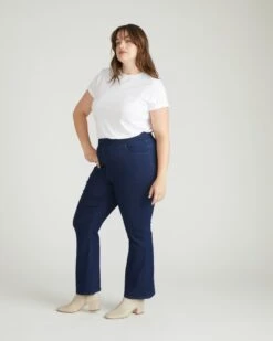 ComfortDenim Bootcut Jeans - Dark Indigo 7 ComfortDenim Bootcut Jeans - Dark Indigo -UNIVERSAL STANDARD USPA1923 008Comfort Denim Bootcut jeansDark Indigo 003 004