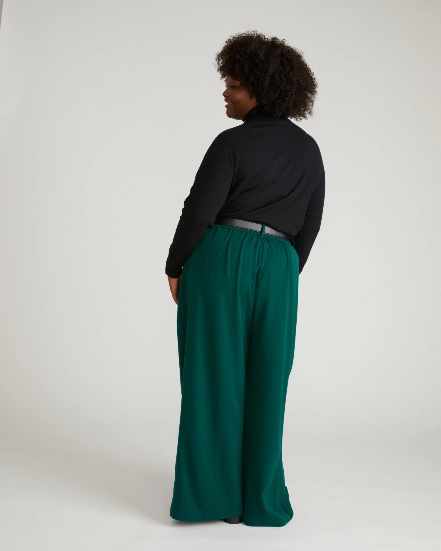 Renee Savvy Fine Knit Raglan Turtleneck in Black 8 Renee Savvy Fine Knit Raglan Turtleneck in Black - Image 6