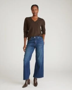 Savvy Fine Knit V-Neck Sweater in Espresso