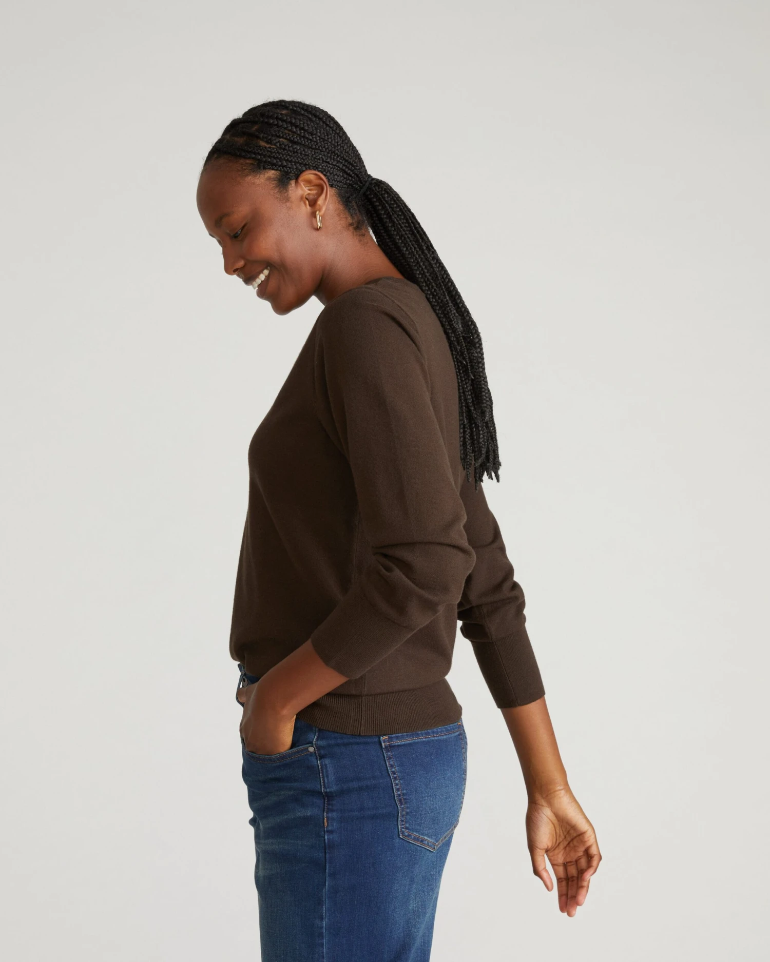 Savvy Fine Knit V-Neck Sweater in Espresso 4 Savvy Fine Knit V-Neck Sweater in Espresso - Image 2