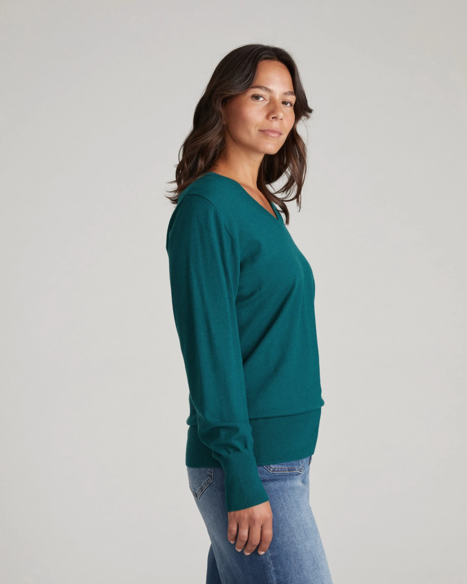 Savvy Fine Knit V-Neck Sweater - Botanic 4 Savvy Fine Knit V-Neck Sweater - Botanic - Image 2