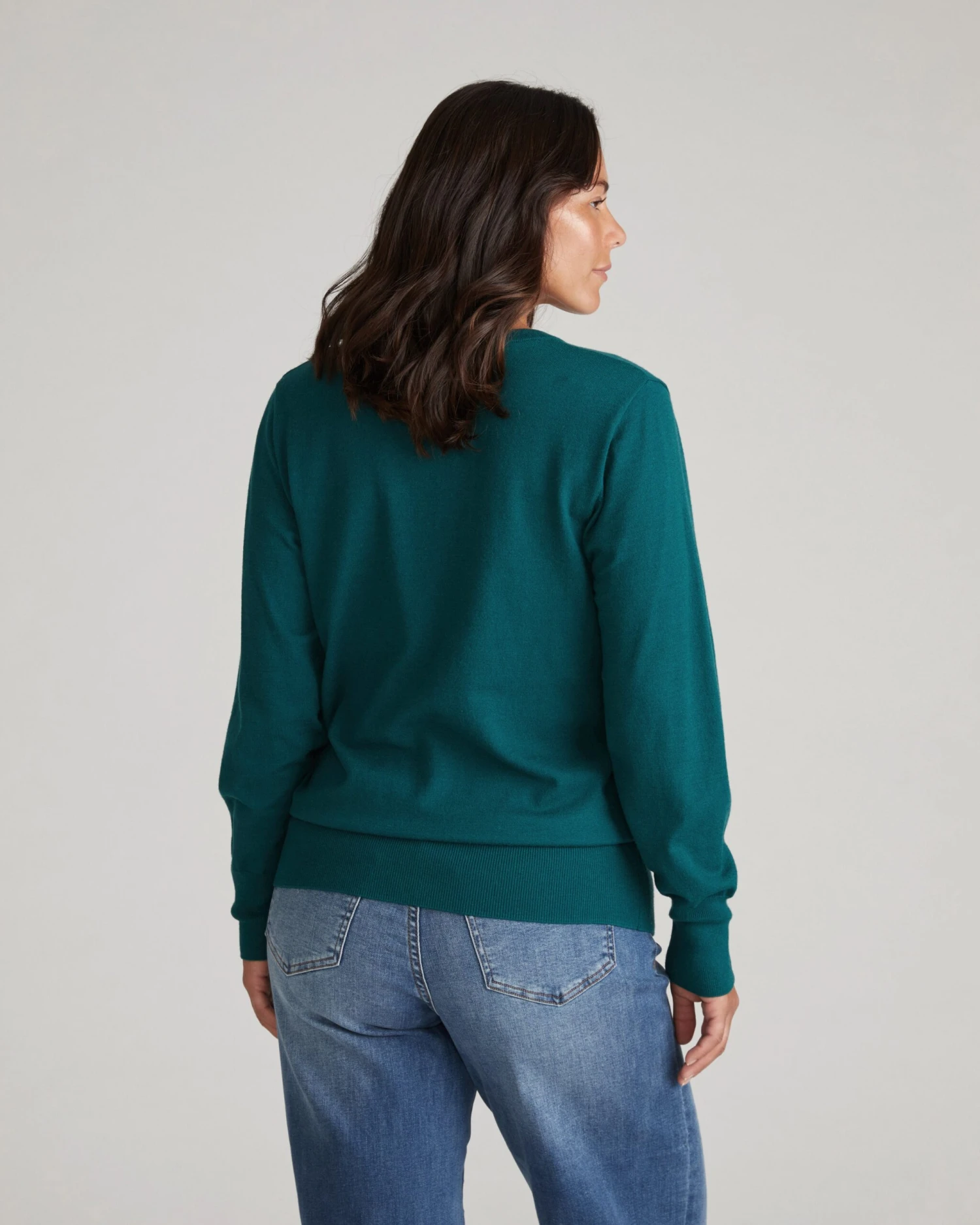 Savvy Fine Knit V-Neck Sweater - Botanic 5 Savvy Fine Knit V-Neck Sweater - Botanic - Image 3