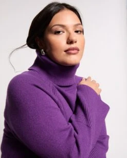 Oversize Cashmere-Soft Turtleneck Sweater in Grape Purple -UNIVERSAL STANDARD USSW1761 729 Yolanda Sweater Plum Caspia 003