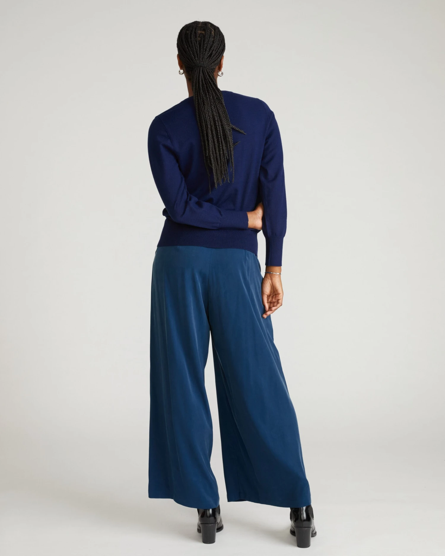 Savvy Fine Knit Crew Sweater in Midnight 5 Savvy Fine Knit Crew Sweater in Midnight - Image 3