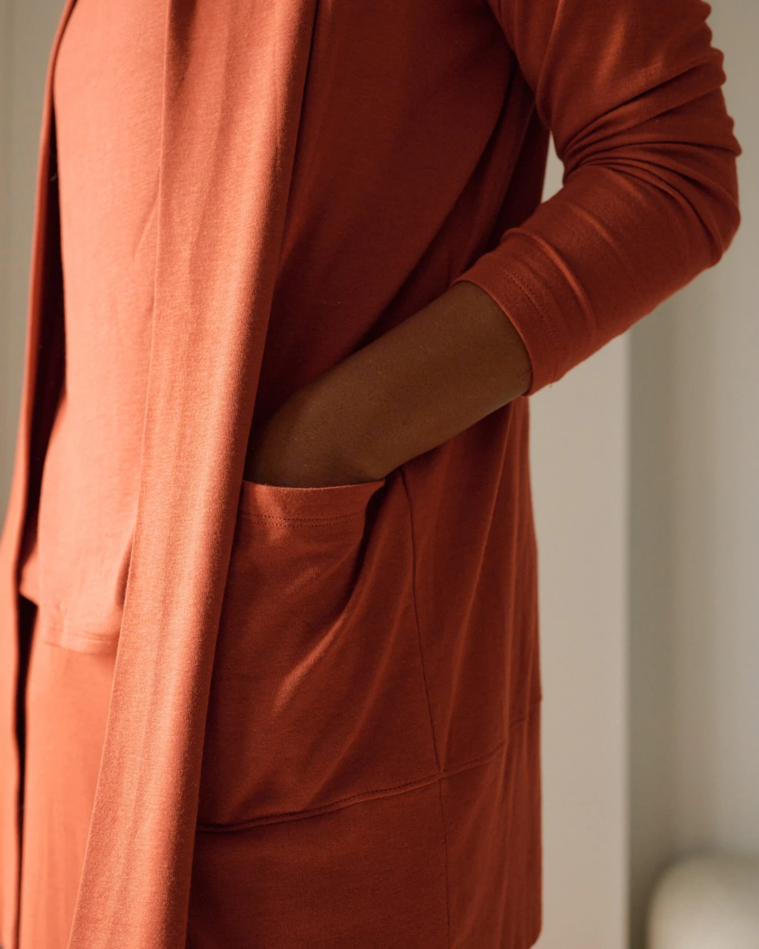 TravelKnit Minimalist Cardigan in Warm Russet 5 TravelKnit Minimalist Cardigan in Warm Russet - Image 3