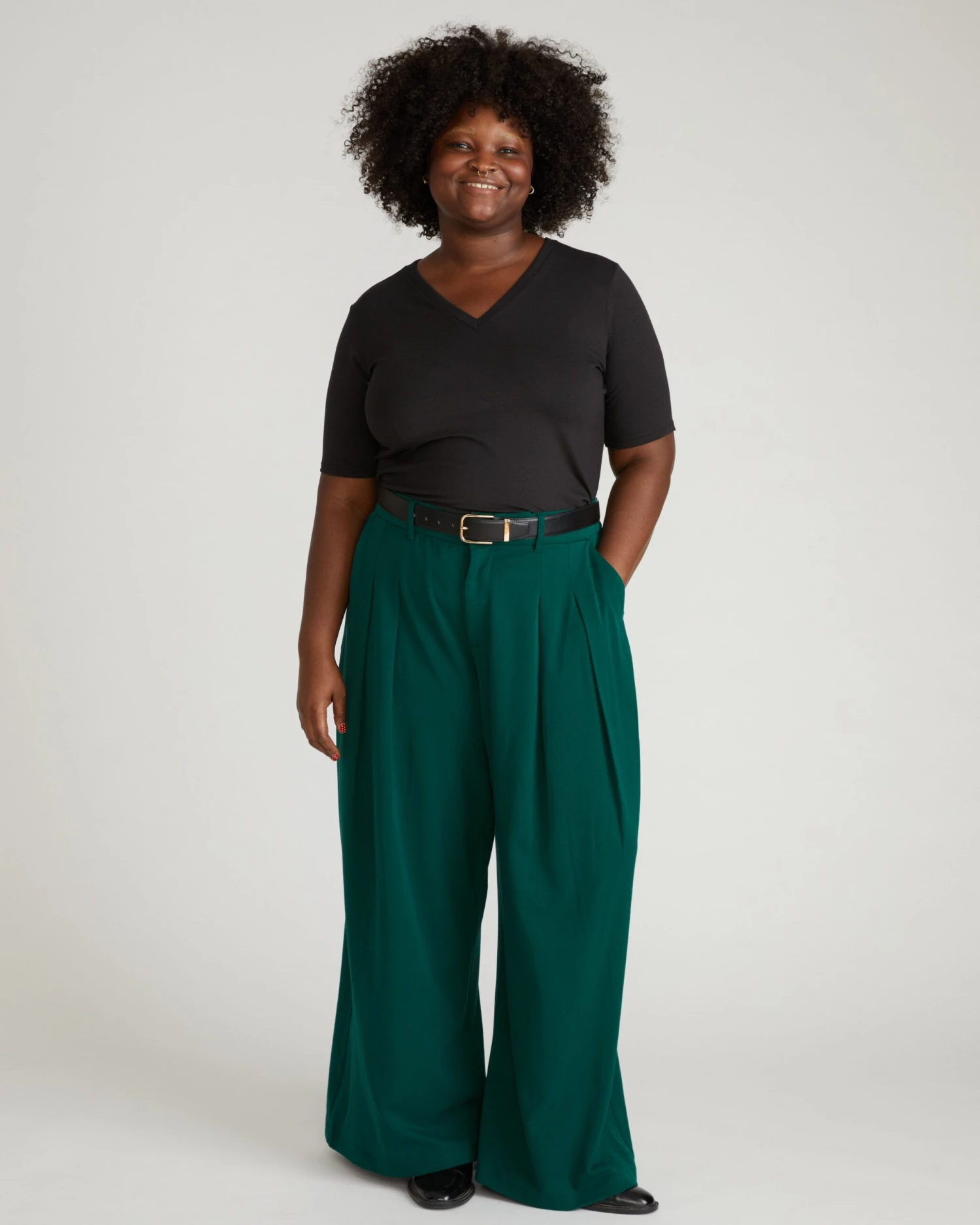 Maia Stovepipe Sleeve V-Neck Tee - Black 4 Maia Stovepipe Sleeve V-Neck Tee - Black - Image 2