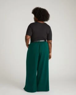 Maia Stovepipe Sleeve V-Neck Tee - Black 7 Maia Stovepipe Sleeve V-Neck Tee - Black -UNIVERSAL STANDARD USTO0549V 001 Maia Stovepipe Sleeve V Neck Tee Black 003 209