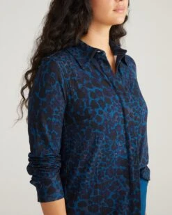 Elbe Liquid Jersey Shirt Classic Fit - Deep Teal Animal Print 7 Elbe Liquid Jersey Shirt Classic Fit - Deep Teal Animal Print -UNIVERSAL STANDARD USTO1159 932 Elbe Liquid Jersey Shirt Classic Fit Nocturnal Animal Print in Teal 003 334