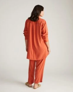 Cooling Stretch Cupro Artist Shirt - Warm Russet 10 Cooling Stretch Cupro Artist Shirt - Warm Russet -UNIVERSAL STANDARD USTO1690 875Cooling Stretch Cupro Artist ShirtRooibos Tea 003 043