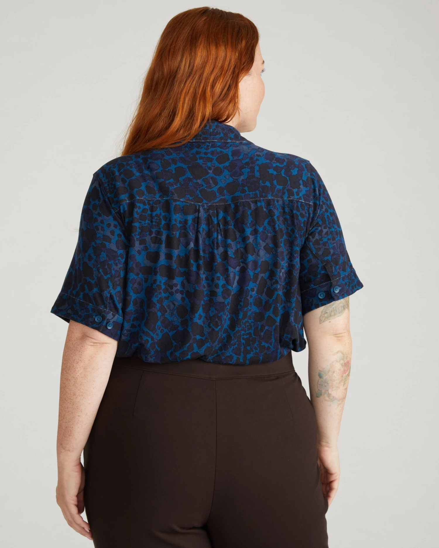 Deep Teal Animal Print Liquid Jersey Short Sleeve Chelsea Shirt - Image 2