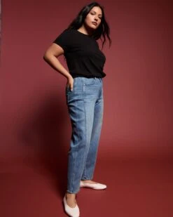 Tee Rex Black - The Perfect Peruvian Cotton Tailored T-Shirt -UNIVERSAL STANDARD US SEPT EDITORIAL 08.28.243713