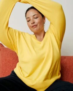 Savvy Fine Knit V-Neck Sweater - Banana Pudding