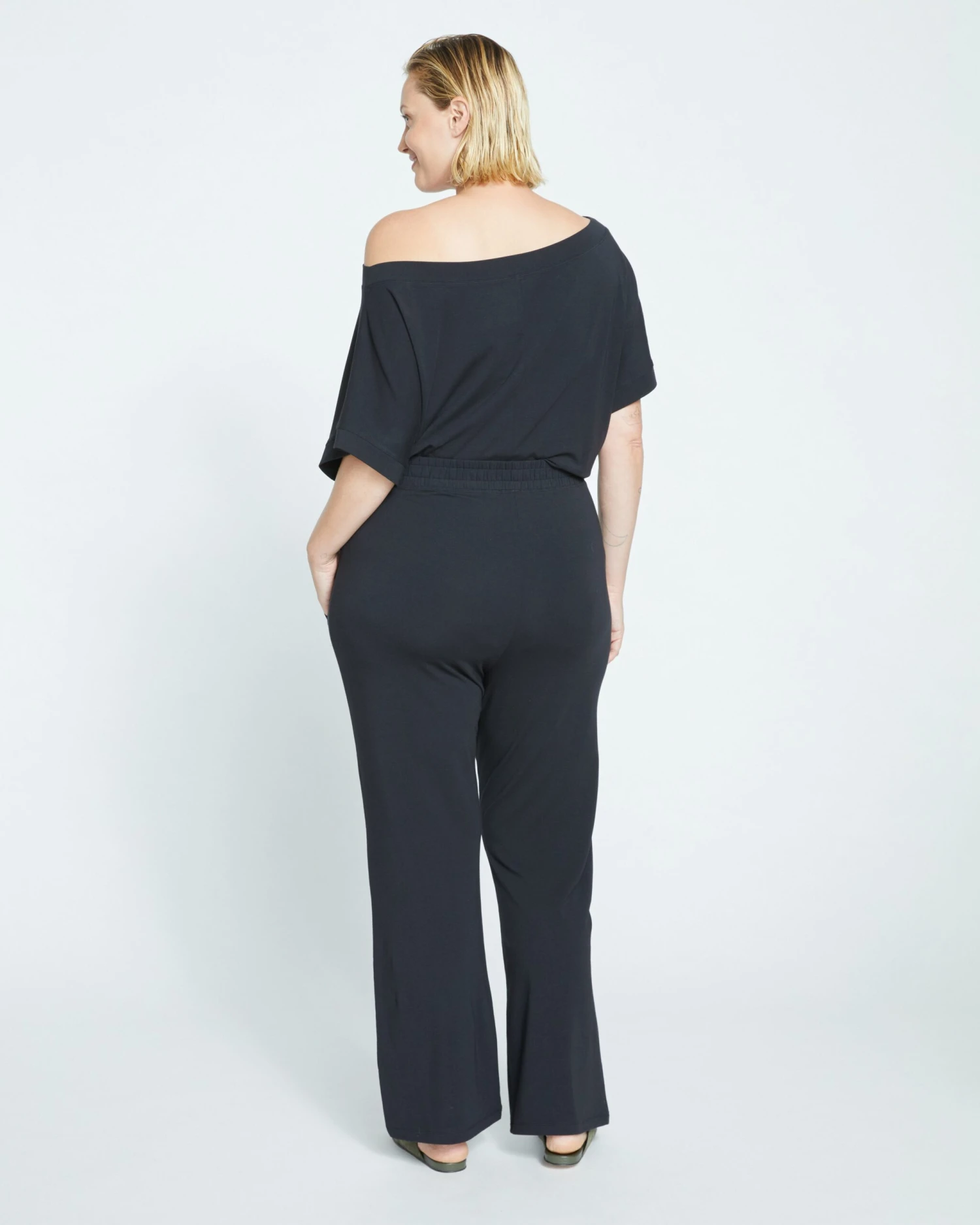 UltimateS Mola Lounge Pants - Ultra-Soft Sustainable Loungewear in Black 6 UltimateS Mola Lounge Pants - Ultra-Soft Sustainable Loungewear in Black - Image 4