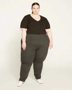 Premium Peruvian Cotton V-Neck Tee - Slim Fit Black 10 Premium Peruvian Cotton V-Neck Tee - Slim Fit Black -UNIVERSAL STANDARD V Rex Black US10013V 001 001 006